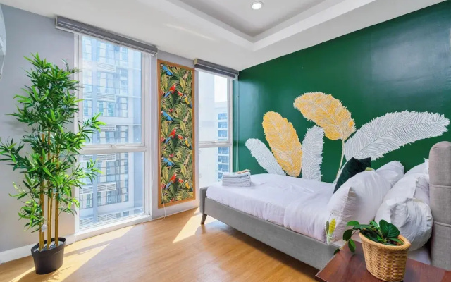 Luxe Suite With 180 Stunning City Views