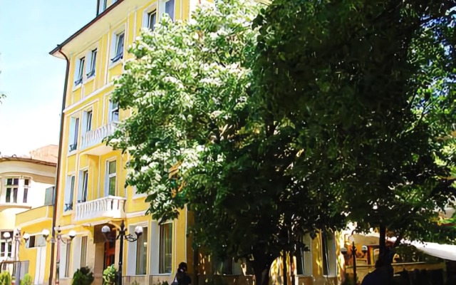 Отель Alegro Hotel Болгария, Велико Тырново - 1 отзыв об отеле, цены и фото номеров - забронировать отель Alegro Hotel онлайн вид на фасад