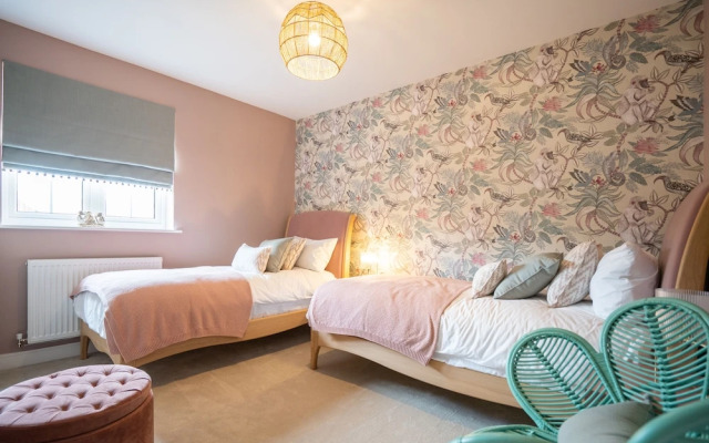Six Bedroom New-build Detached House In Bicester