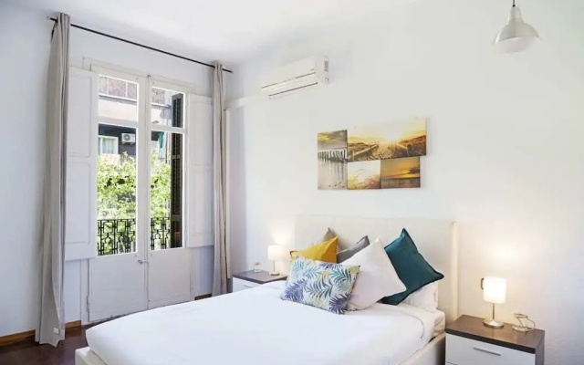 Spacious 4 Bed Apt Close to Sagrada Familia Temple