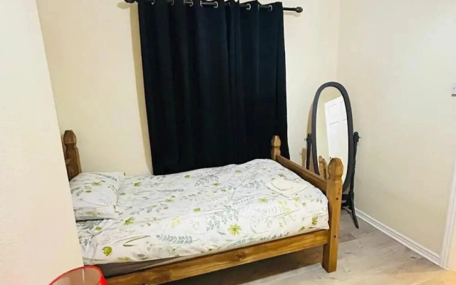Pets - Parking - Patio - Wifi - Sleeps 4