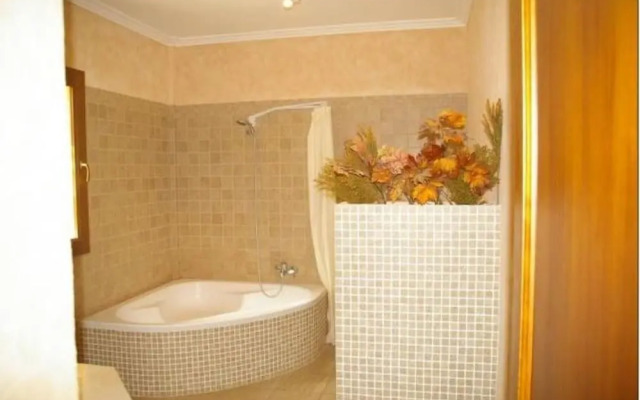 Villa - 6 Bedrooms with Pool and WiFi - 103977