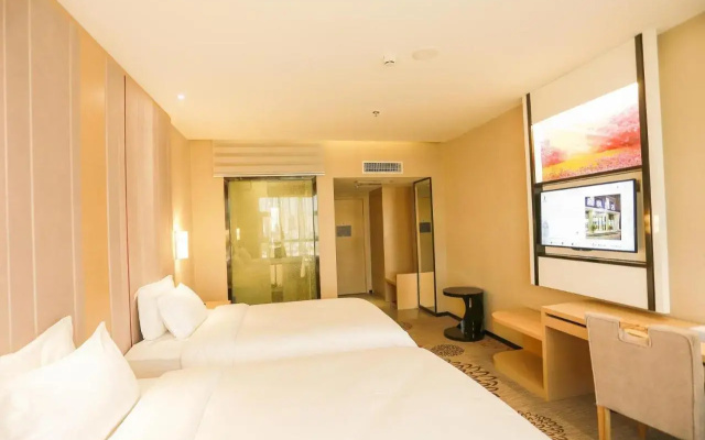 Lavande Hotel Leshan High Speed Railway Station