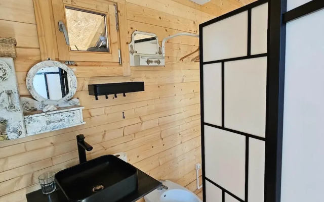 Cabin Sleeps 2 With Enclosed Garden