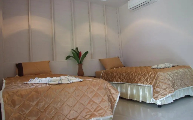 Haad Yao Bungalows