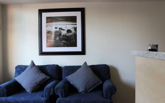 Wharncliffe Suites Motel