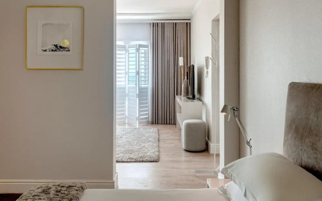 Peaceful Apartment in Camps Bay Sapphire Tide Suite