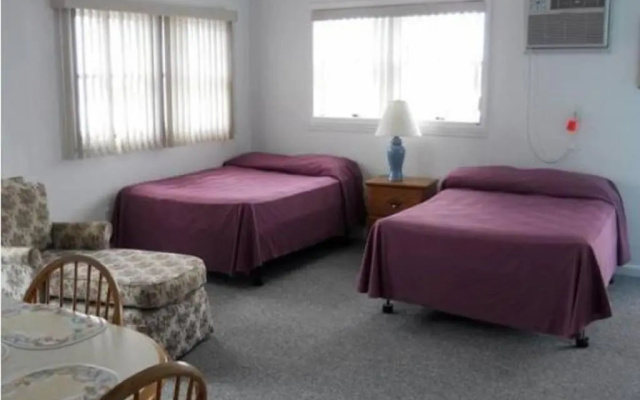 Boardwalk Sand & Surf Inn Oceanfront