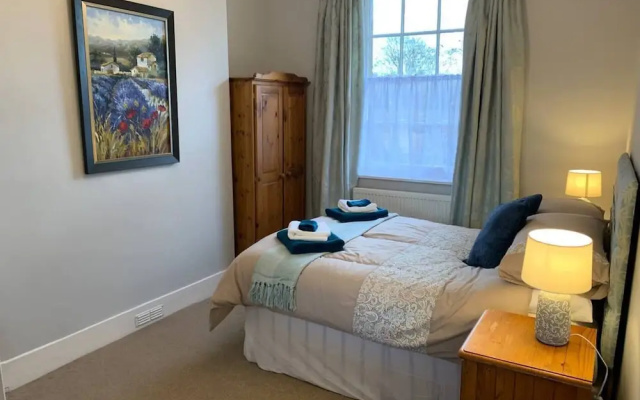 Elegant 2 Bed Georgian Apartment in Herne Bay