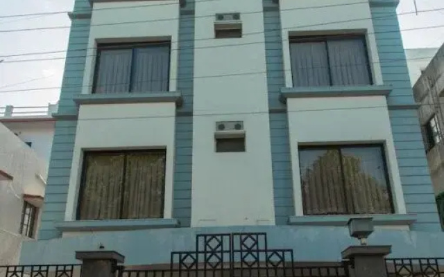Majestic Annexe By JK Rooms