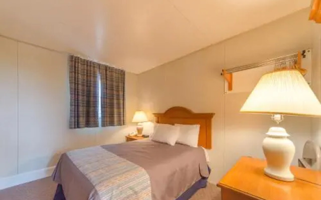 Lark Motel