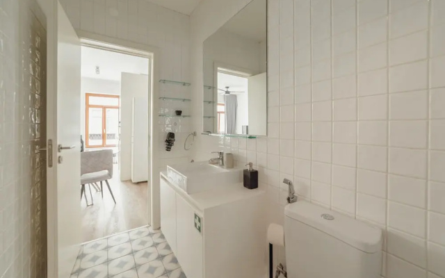 Downtown Comfort Apartment by Vacationy