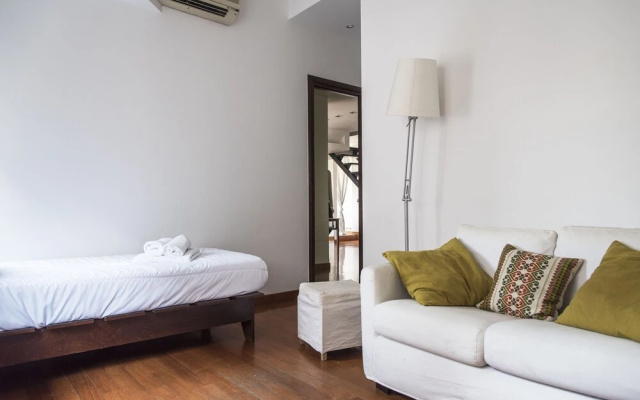 Bright Terrace Apartment in University District
