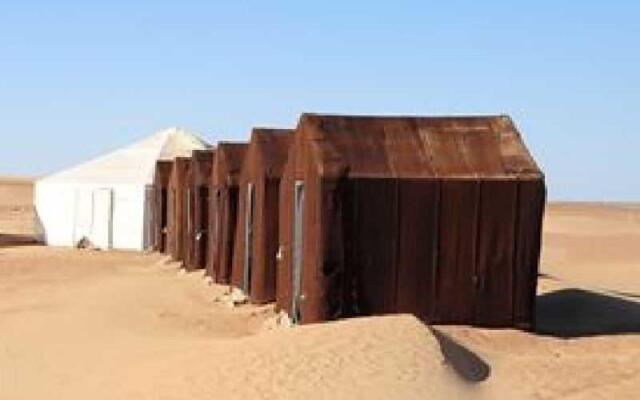 Отель Bivouac Erg Lihoudi Марокко, Загора - отзывы, цены и фото номеров - забронировать отель Bivouac Erg Lihoudi онлайн вид на фасад