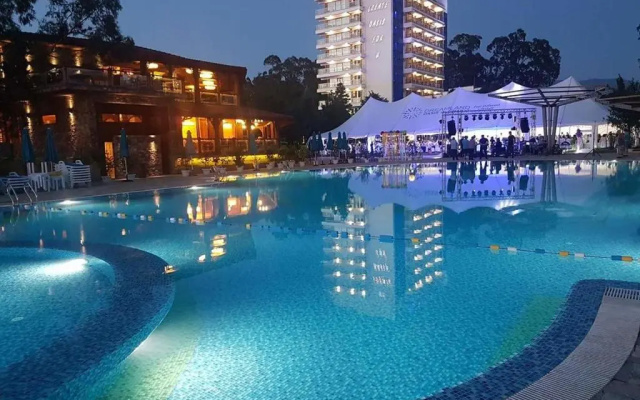Dreamland Oasis 7 Chakvi