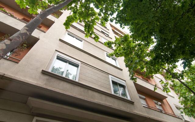 Отель Bbarcelona Gaudi Avenue Flats Барселона вид на фасад