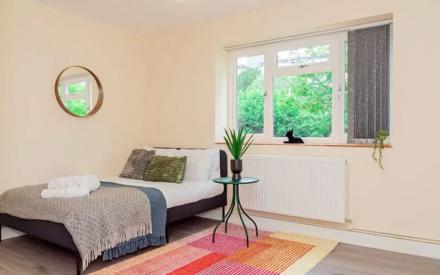 Spacious 2BR Flat Summertown Sleeps 7 5 Star