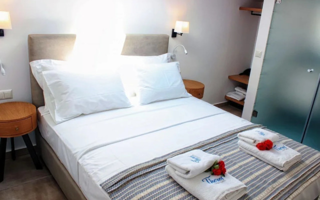 Theros Villas & Suites