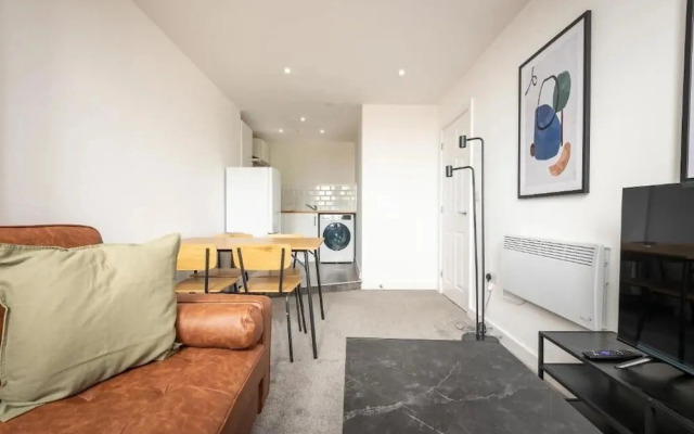 Thornhill House by Guestz