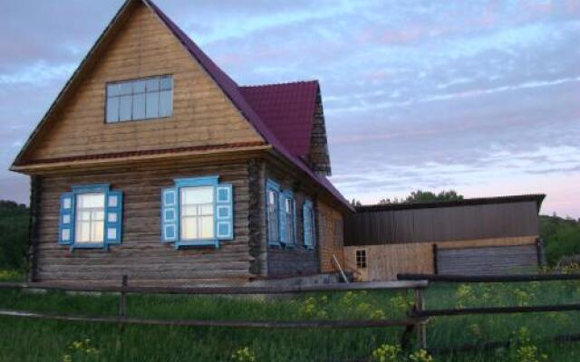 Гостиница Guest House U Rodnika в Змеиногорске отзывы, цены и фото номеров - забронировать гостиницу Guest House U Rodnika онлайн Змеиногорск вид на фасад
