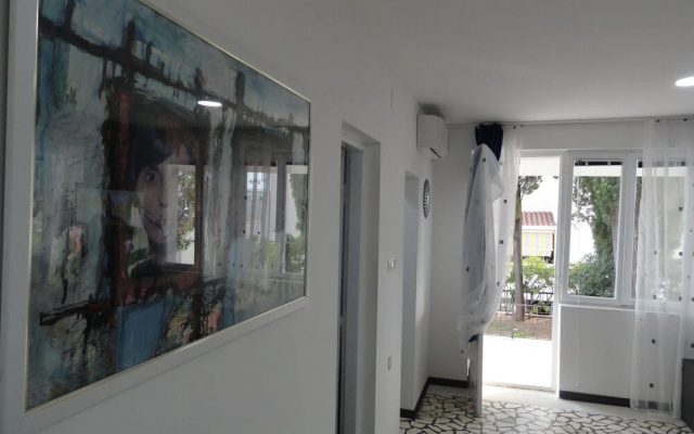 Petrovac Holiday House with pool