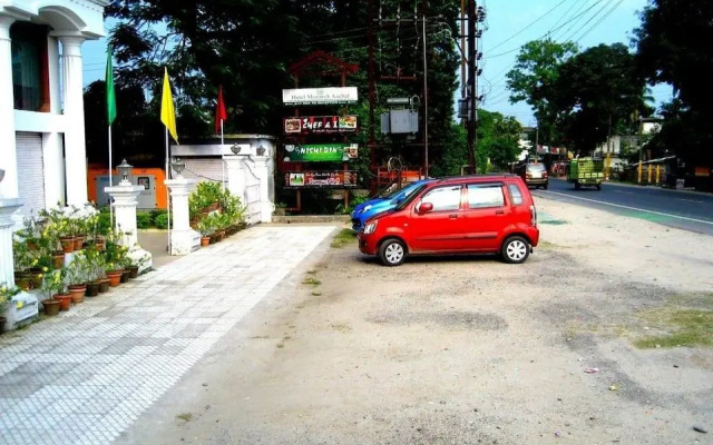 Hotel Monarch Aachal