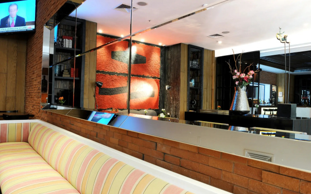 Radisson Ciudad Empresarial
