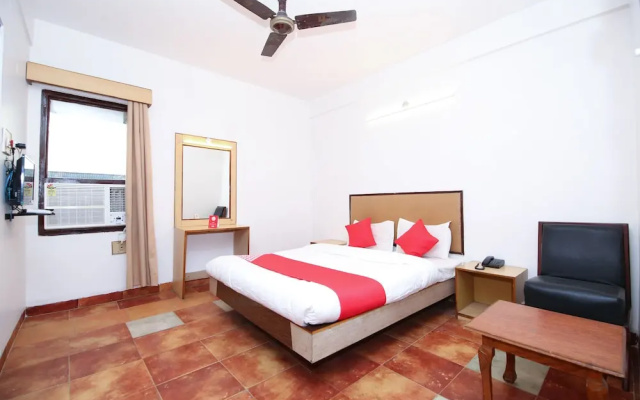 OYO 10606 Hotel Shriradha Civic Centre