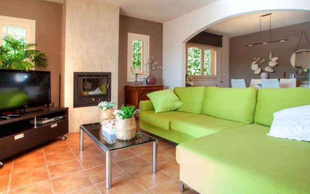 House Gloria Calonge