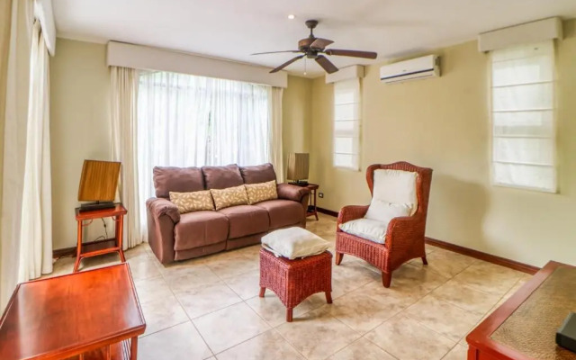 Esterillos Estates Coconut 38