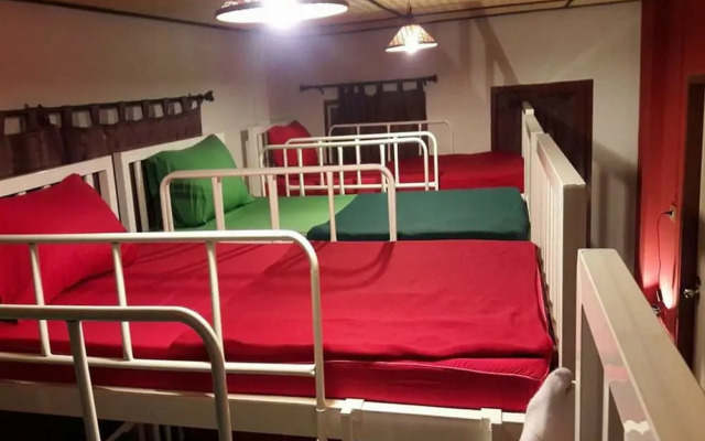 Hug Glur House & Hostel - Adults Only