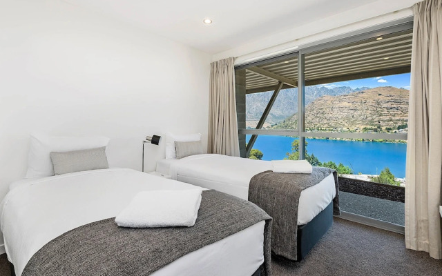 Remarkable Views on Goldrush Way