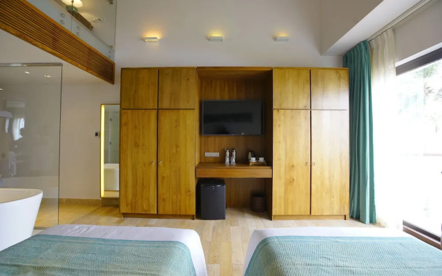 Reefs Edge Hotel