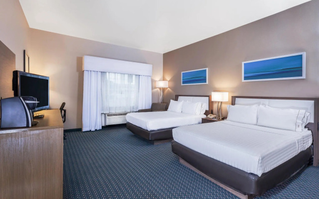 Holiday Inn & Suites Pharr