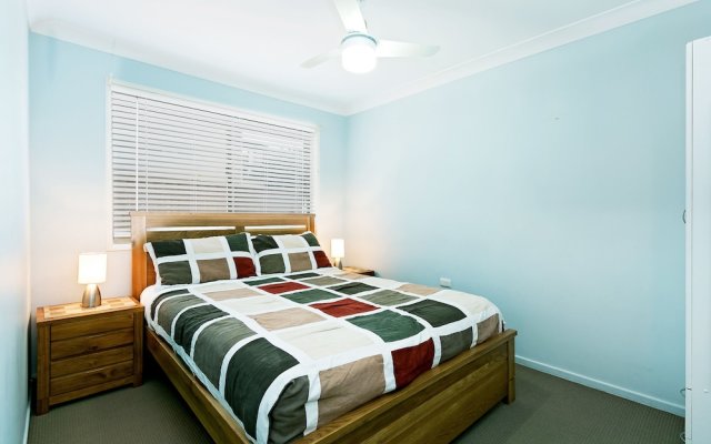 Beachside Holiday Home in Redcliffe, Australia from 315$, photos, reviews - zenhotels.com guestroom