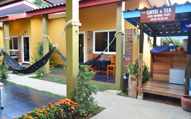 Отель Lanta Baan Nok Resort Ланта вид на фасад
