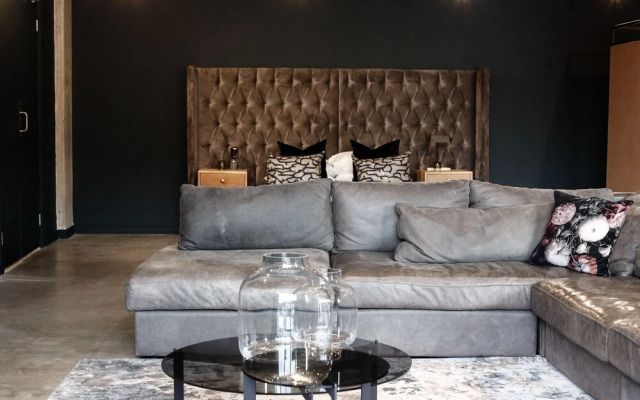 Cartel House Hotel