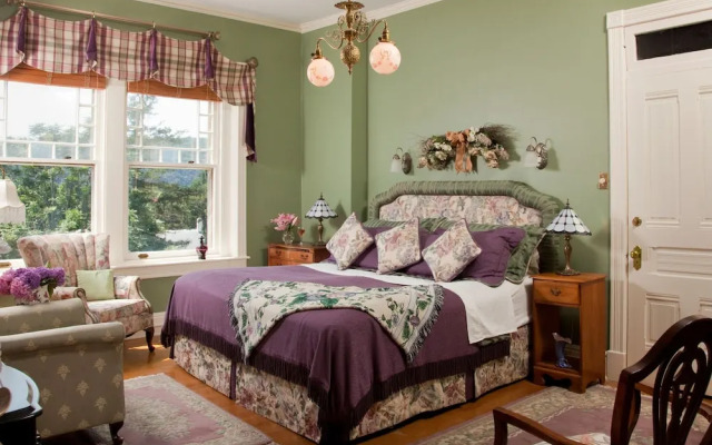 B. F. Hiestand House Bed & Breakfast