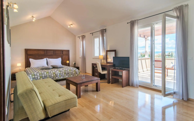 Gumonca in Supetar with 6 bedrooms and 5 bathrooms