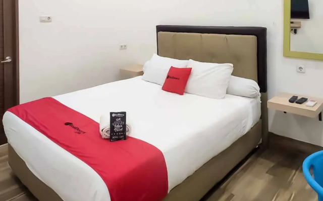 RedDoorz Plus @ Jalan Veteran Palembang