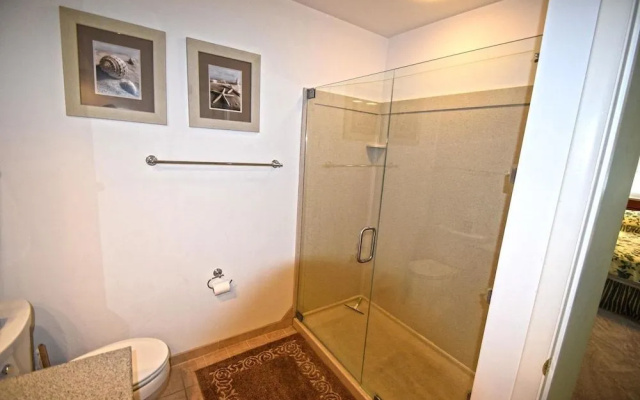 Harbour Island 403m 2 Bedroom Condo by RedAwning
