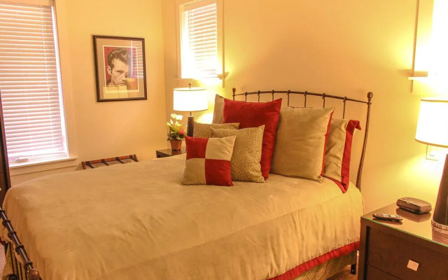 1381 Laurel Grove 3 Bedroom Home by RedAwning