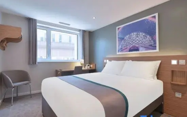 Travelodge Plus London Manor House