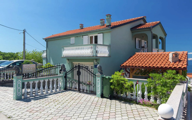 Apartment in Senj Near the Sea & Pool