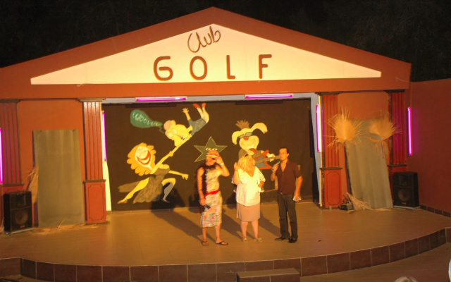 Maya Golf Side