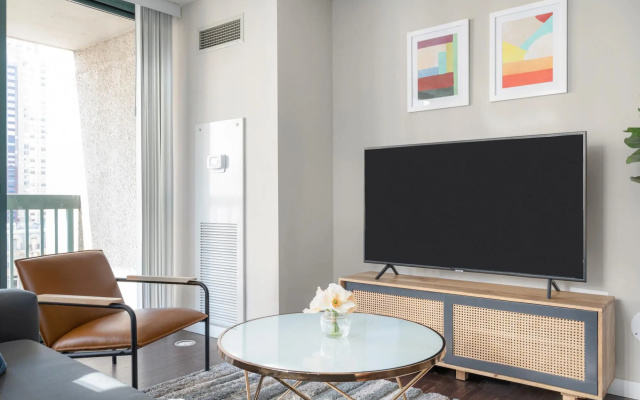 Chicago | Contactless! Family Friendly 2BD/2BA + Kitchen, W/D