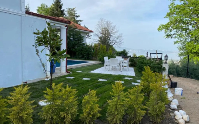 Sapancada Göl Manzarali Özel Havuzlu 3+1 Vi̇lla