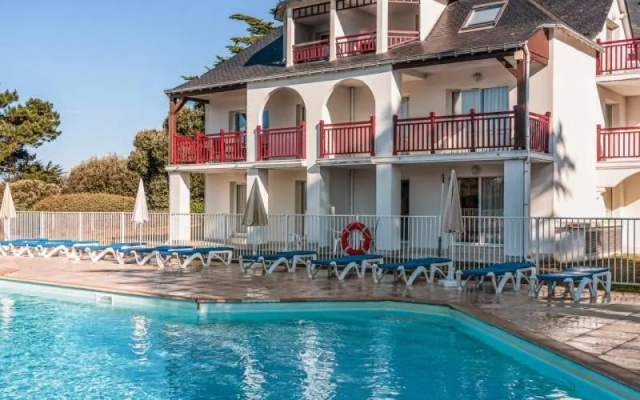 Apt. T2 avec piscine au départ de la Cote Sauvage