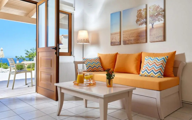 Cozy Pool Front Apartment With sea View Helios RU