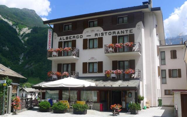 Hotel La Lanterna Киеза-ин-Вальмаленко вид на фасад